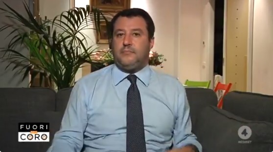 Con un morto di Covid ogni 2 minuti, Salvini pensa al panettone