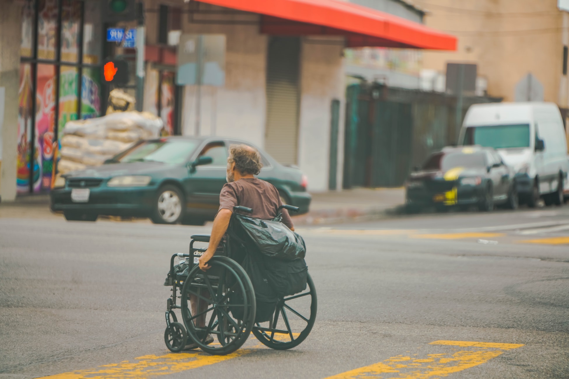 Per la società, le persone disabili esistono solo come consumatori