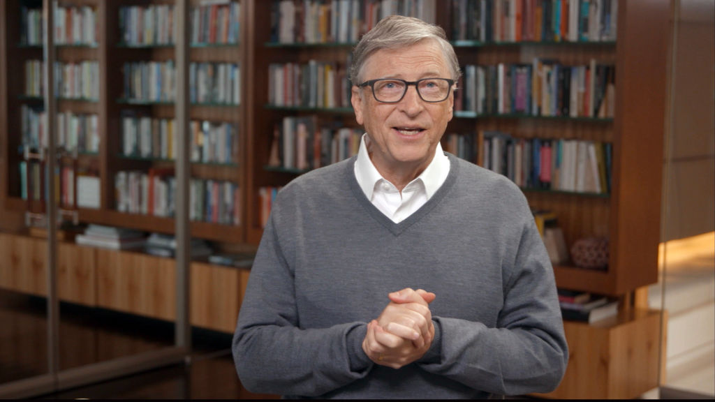 Bill Gates: «Non capisco, perché dovrei voler microchippare la gente?»