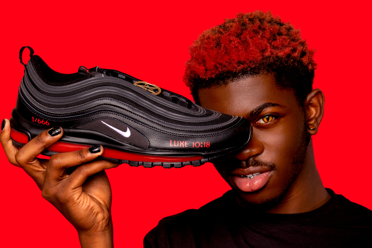 Lil Nas X ha lanciato delle Air Max “sataniche”, ma Nike non è contenta