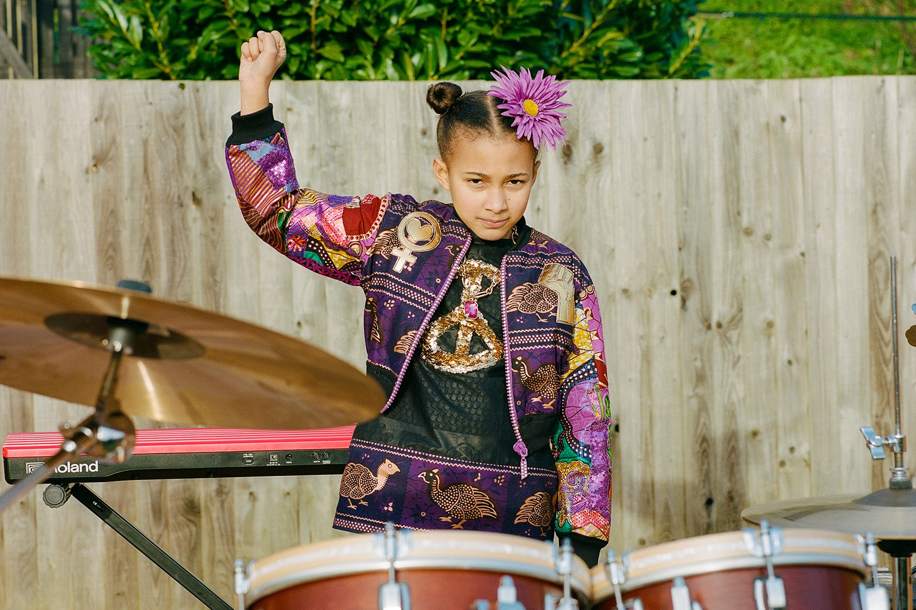 Nandi Bushell, la batterista di 10 anni che trasforma il rock in un gioco da ragazzi