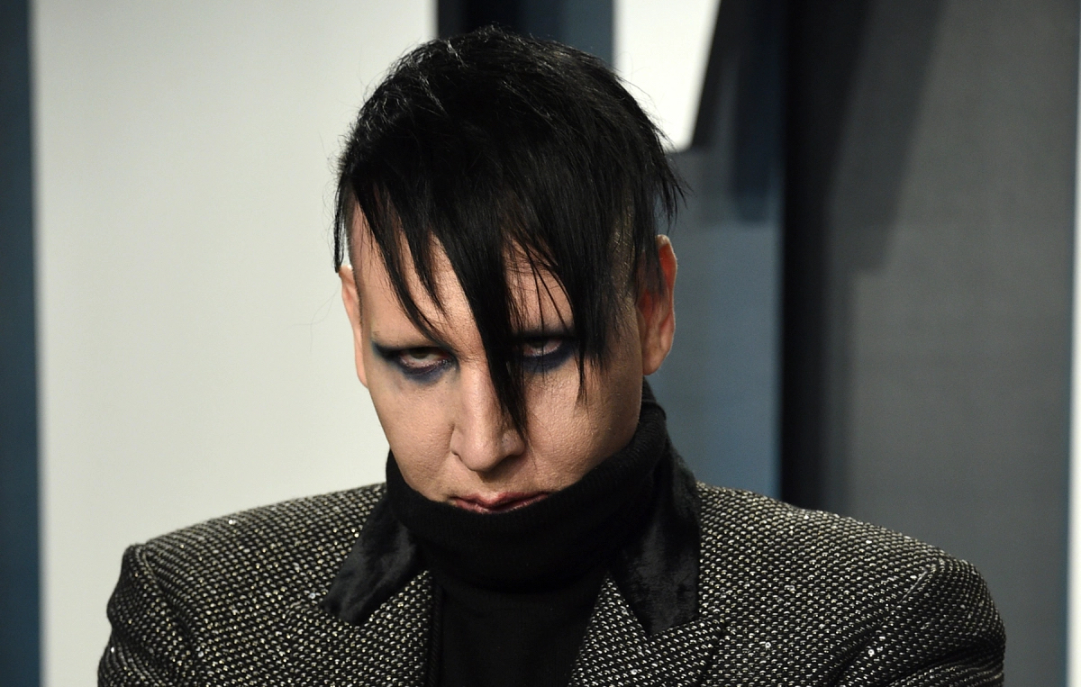L’ex assistente di Marilyn Manson l’ha denunciato per violenza sessuale