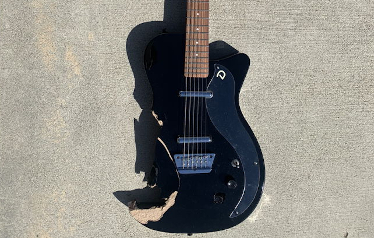 La chitarra distrutta da Phoebe Bridgers è stata venduta per 101.500 dollari