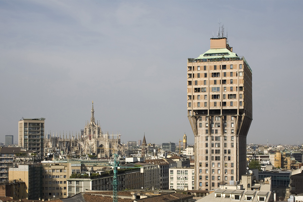 Milano saluta la Torre Velasca con un concerto in streaming