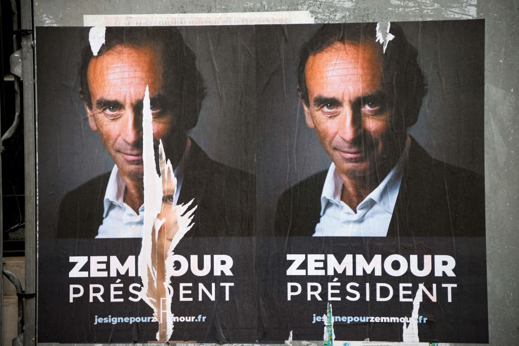 Chi è Eric Zemmour, il “polemista” di estrema destra che sta conquistando la Francia