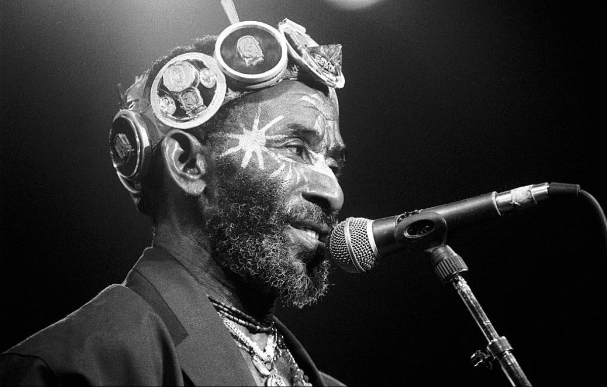 Il gigante del reggae Lee ‘Scratch’ Perry è morto a 85 anni
