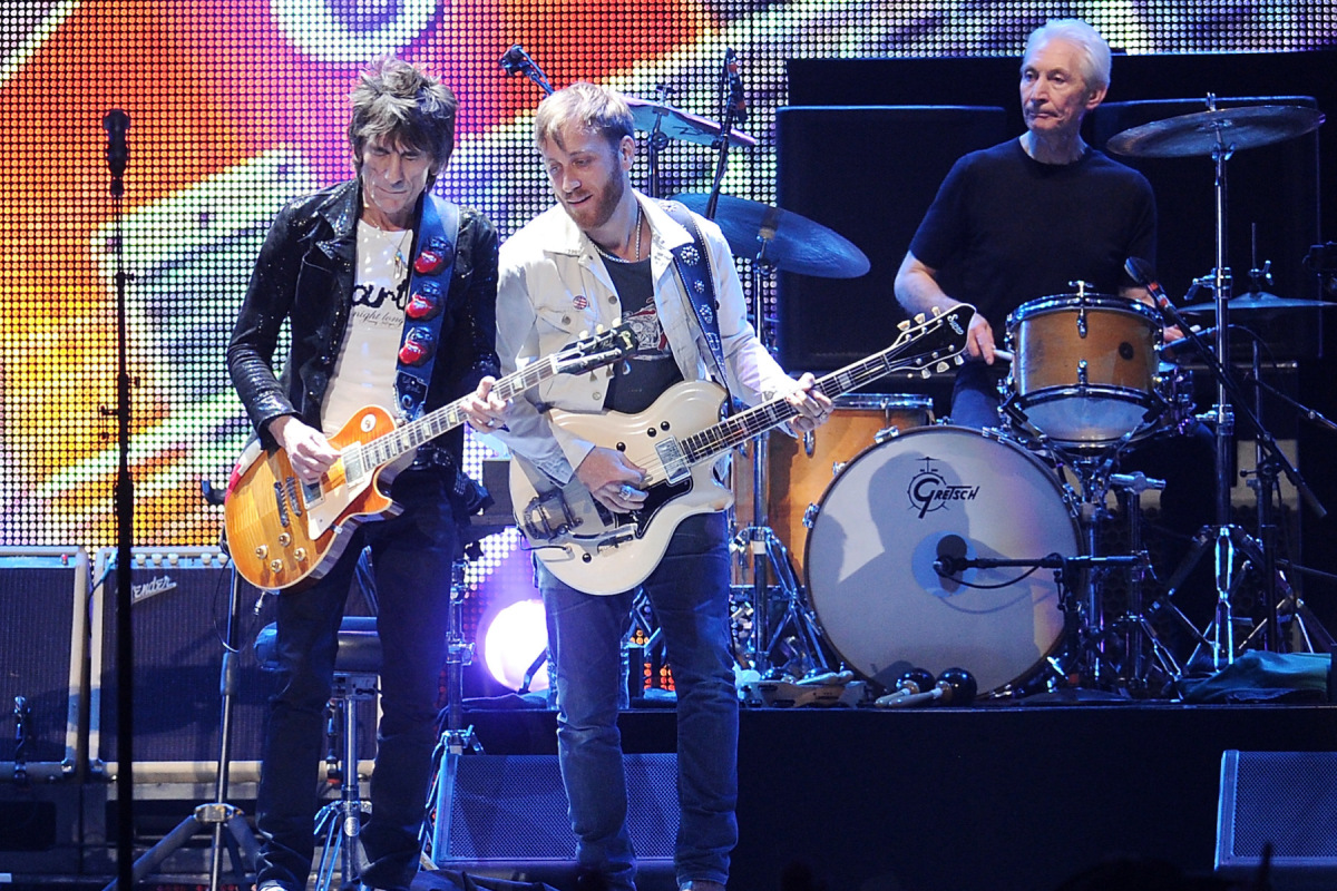 Patrick Carney dei Black Keys racconta com’era suonare accanto a Charlie Watts