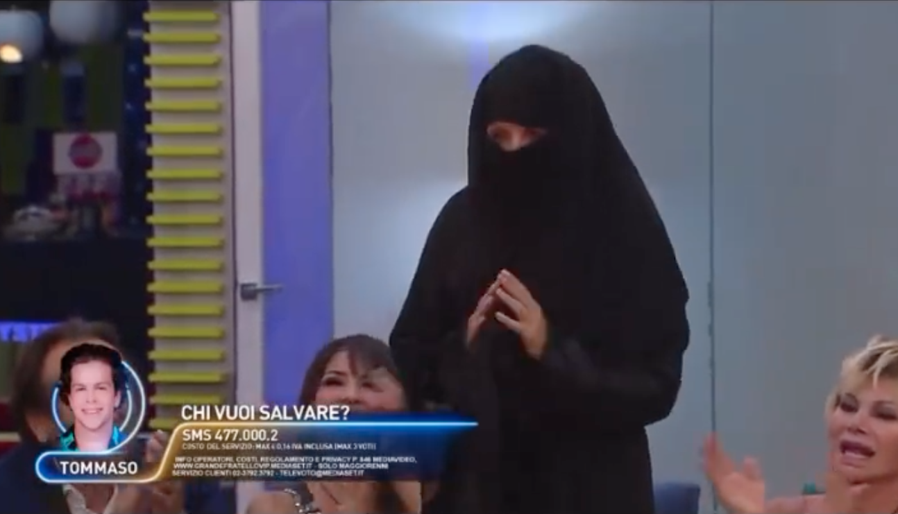 Guarda Jo Squillo al Grande Fratello VIP vestita con il niqab
