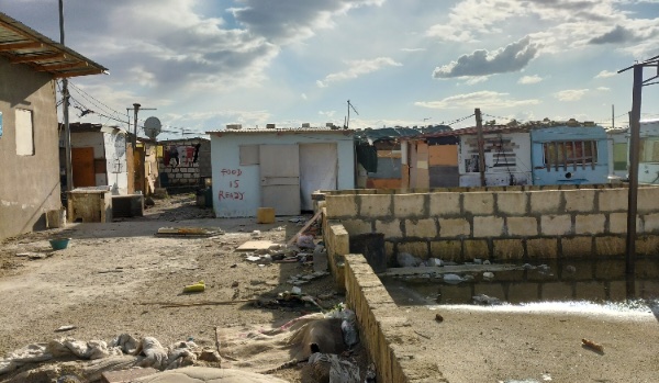 «Non ci sono alternative» – La vita dentro una baraccopoli italiana