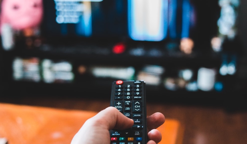 Guardare troppe serie tv può diventare una dipendenza – lo dice la scienza