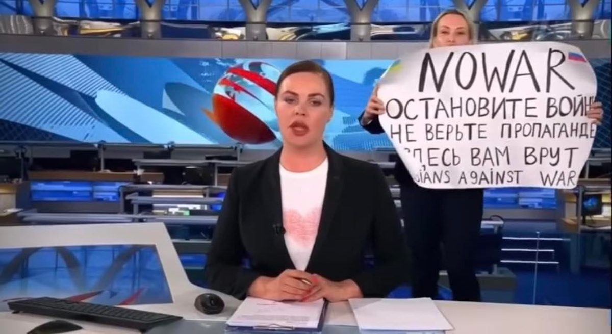 Chi è Marina Ovsyannikova, la giornalista che ha sfidato Putin