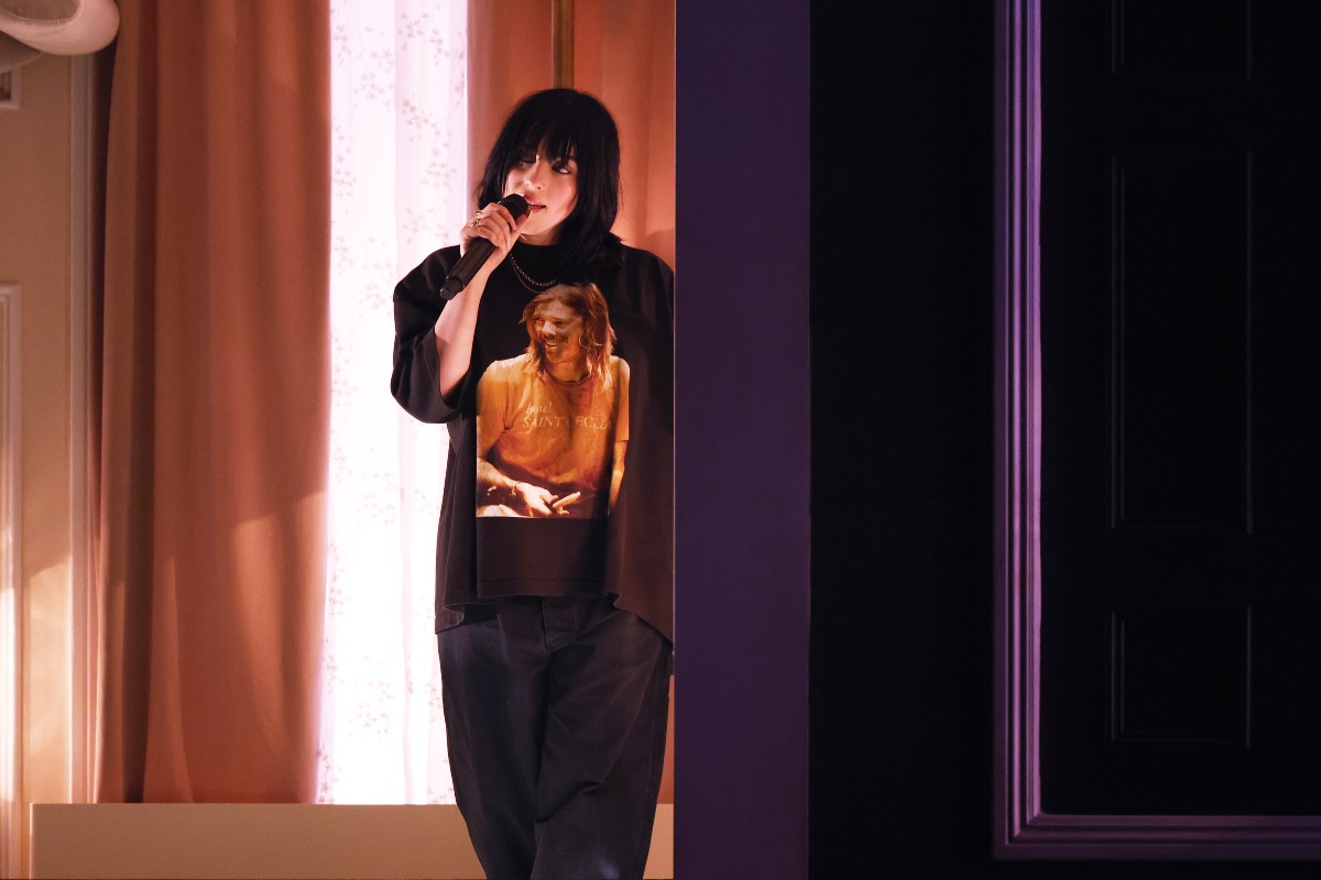 Billie Eilish ha reso omaggio a Taylor Hawkins durante i Grammy: il video