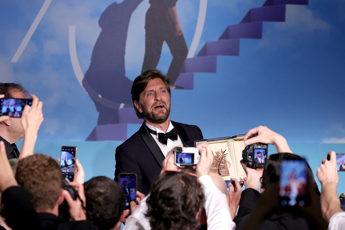 Cannes 2022, Ruben Östlund ha vinto la sua seconda Palma d’oro con ‘Triangle of Sadness’