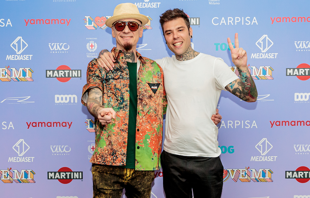 Fedez e J-Ax, da comunisti a benefattori col Rolex