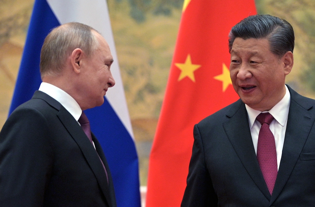 Per sopravvivere, a Putin è rimasto un unico appiglio: la Cina