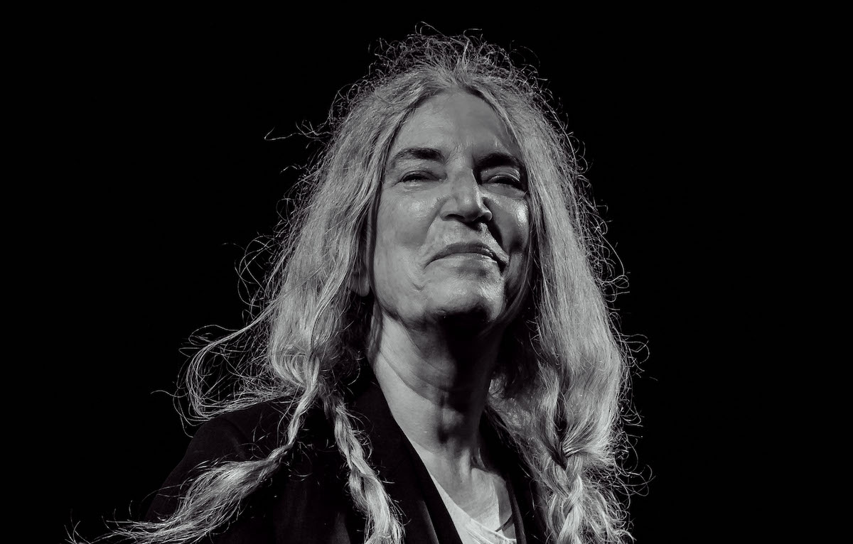 Patti Smith «è serena» dopo il ricovero a Bologna per un malore