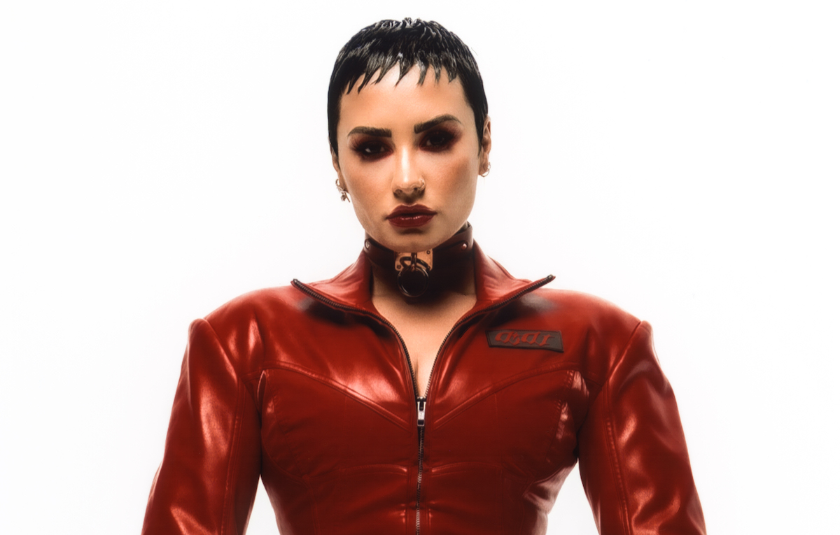 Demi Lovato si identifica di nuovo con i pronomi “she/her”