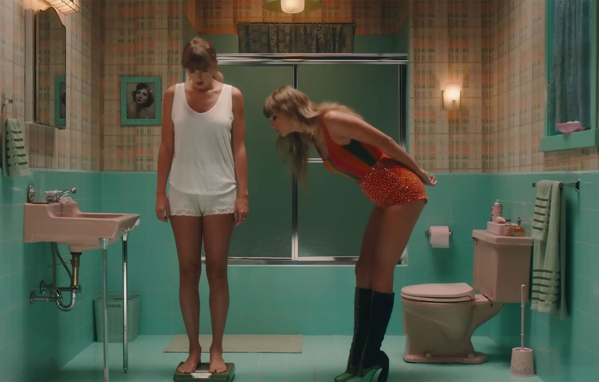 Dopo le accuse di grassofobia, Taylor Swift ha rimosso la scritta “fat” dal video di ‘Anti-Hero’