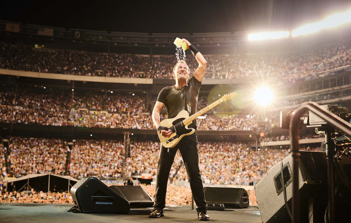 La protesta ambientalista contro il concerto di Bruce Springsteen a Ferrara