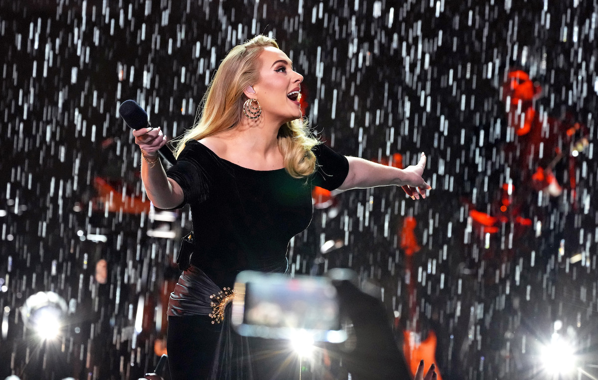 Adele ha inaugurato la sua residenza a Las Vegas: ecco i video