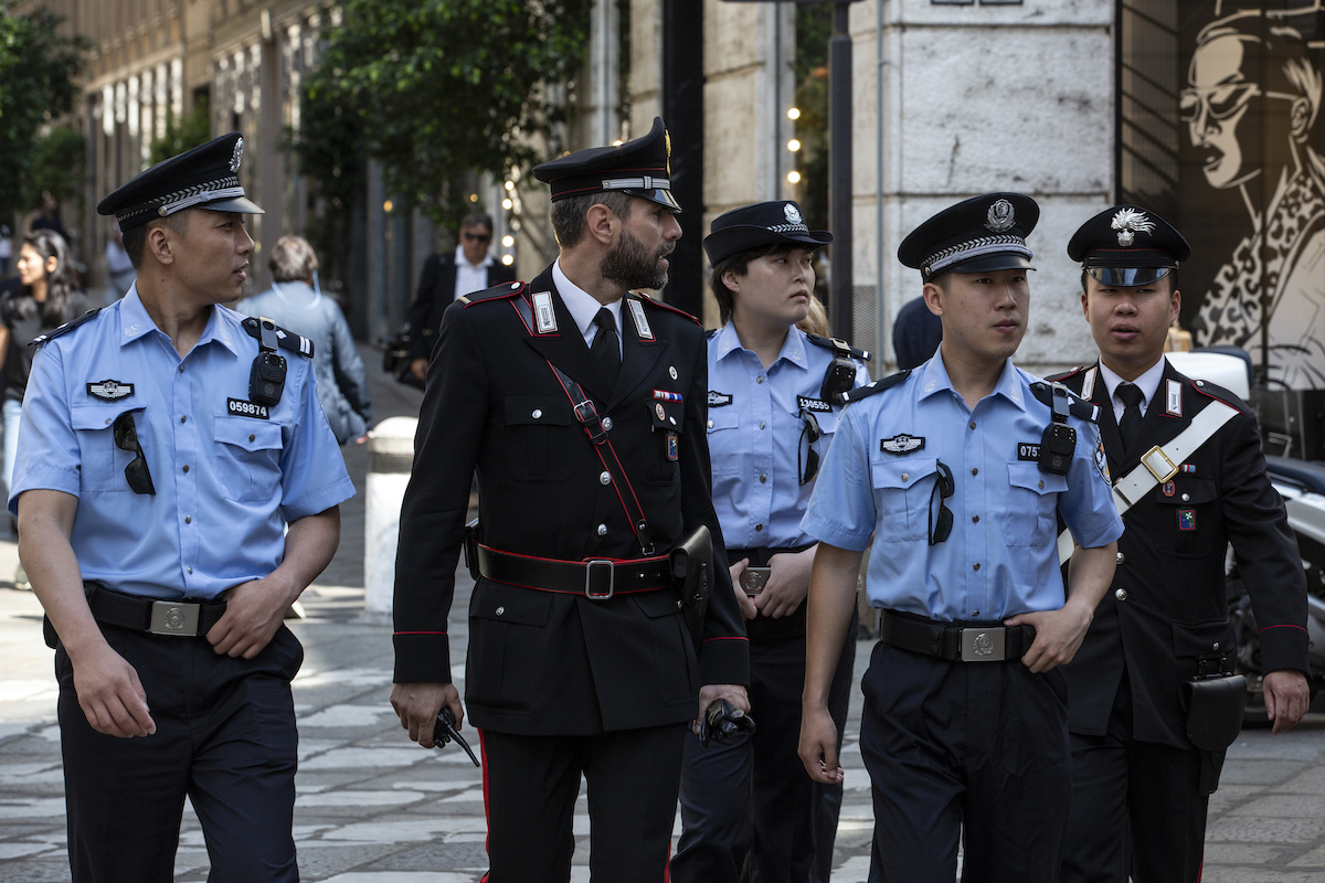 Repressione, minacce e rimpatri: le stazioni di polizia cinesi che operano in Italia