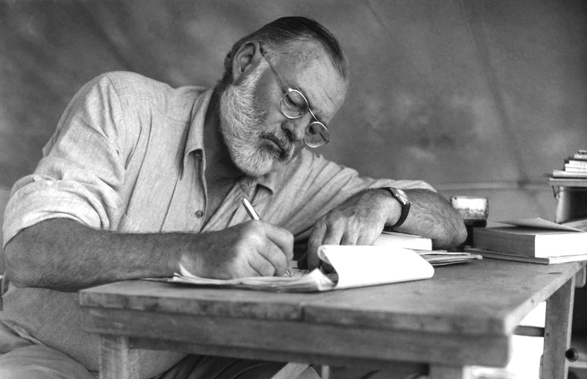 Short Culture Cuts #3: Hemingway scanzate, oggi le storie più brevi del mondo le scriviamo noi