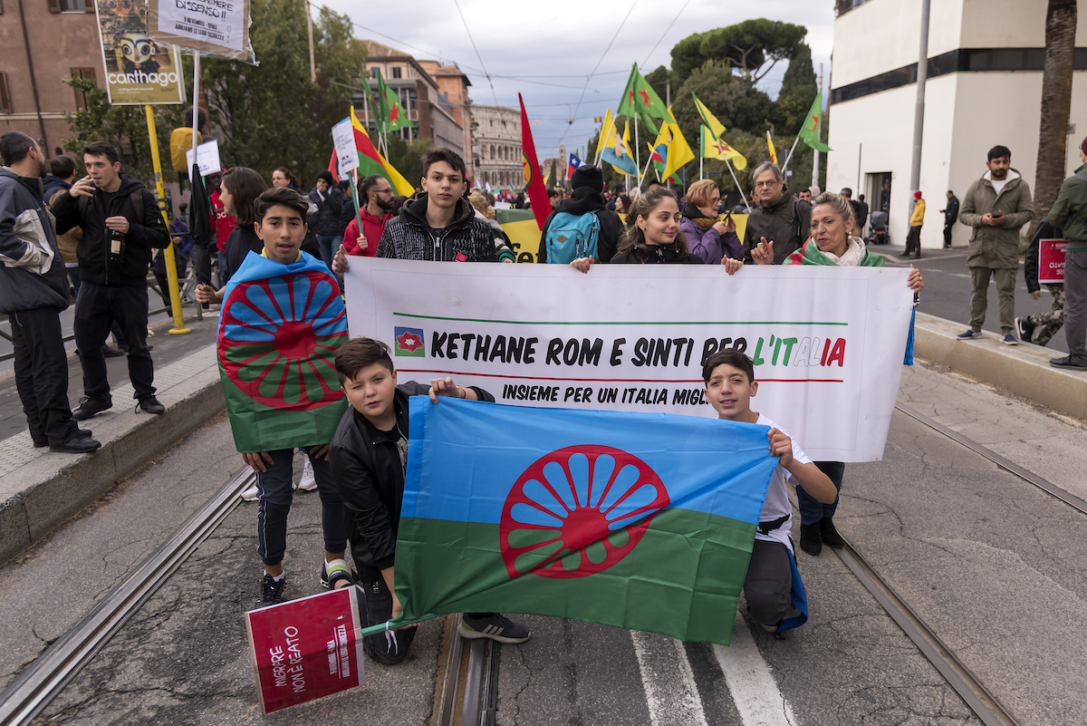 «Siamo odiati da tutti». Parlano le comunità rom e sinti in Italia