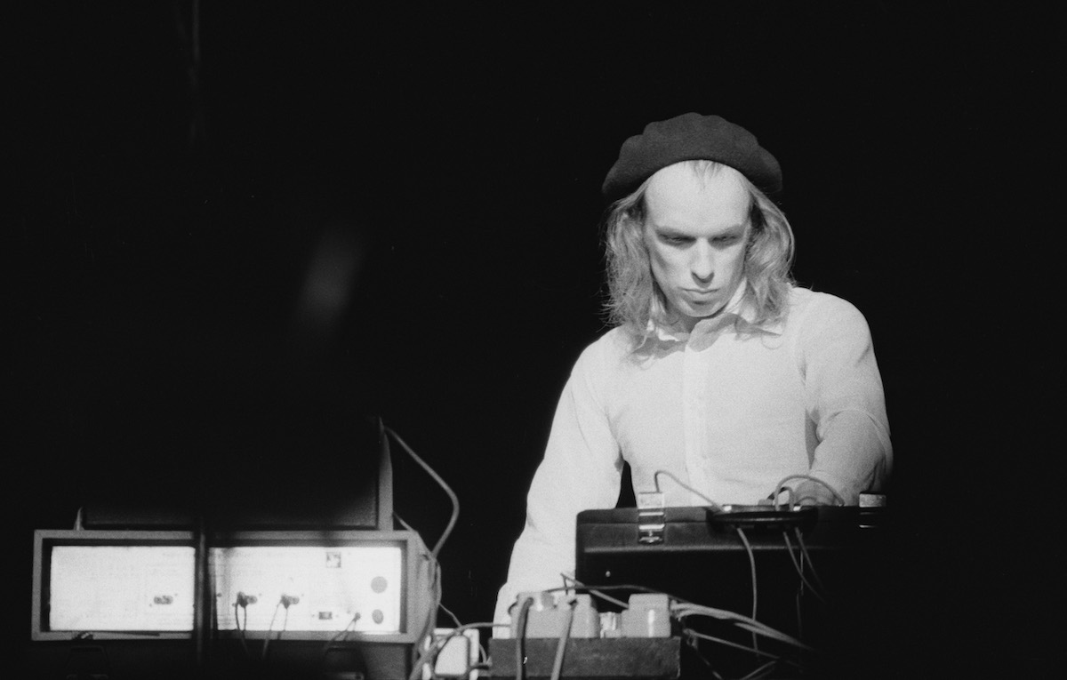 Brian Eno in concerto nel 1975