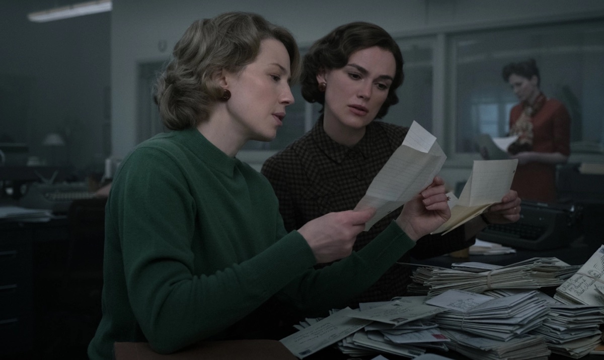 Carrie Coon e Keira Knightley nello 'Strangolatore di Boston'