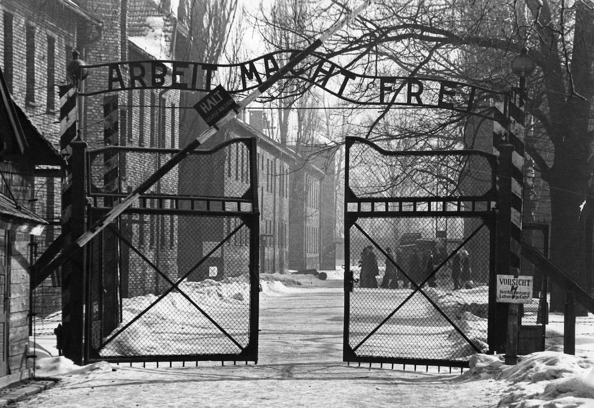 La storia (dimenticata) del muratore che salvò Primo Levi dagli orrori di Auschwitz