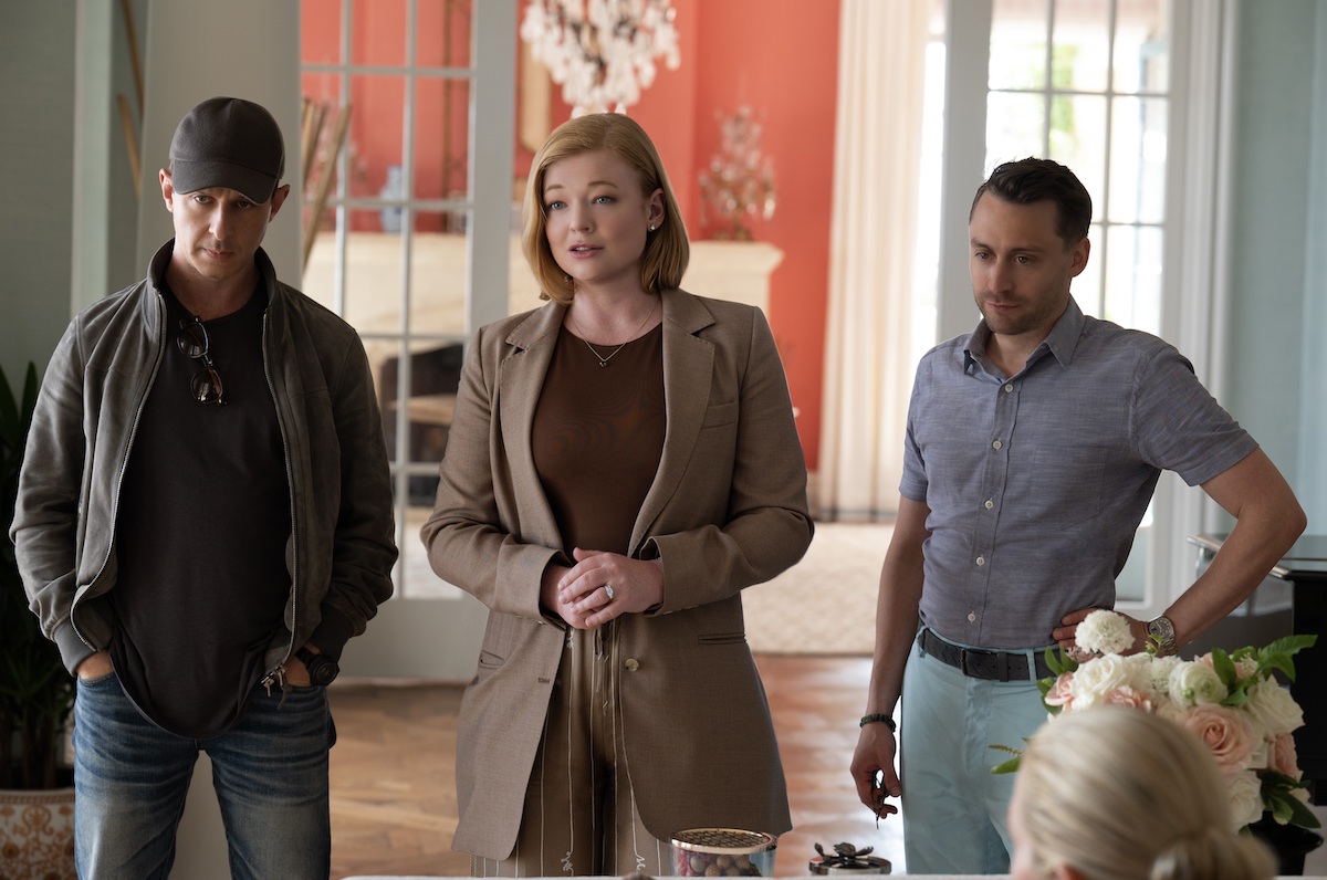 eremy Strong (Kendall Roy), Sarah Snook (Shiv Roy) e Kieran Culkin (Roman Roy) nella quarta stagione di 'Succession'