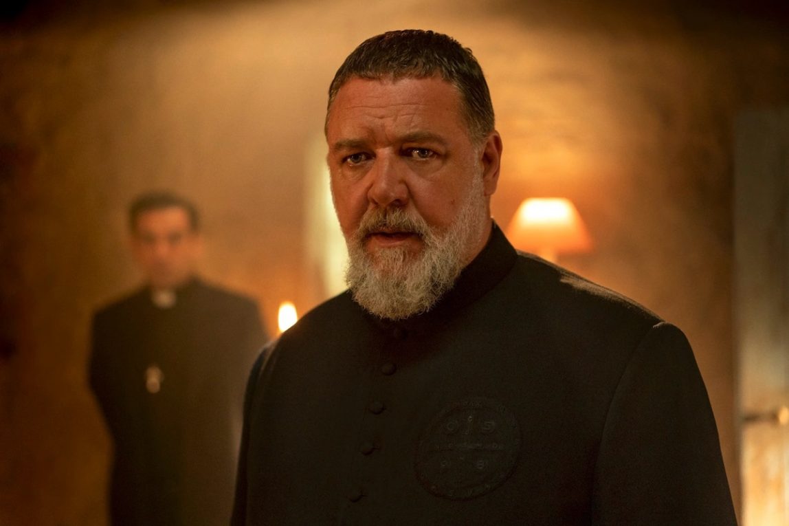 Russell Crowe è Padre Gabriele Amorth nell''Esorcista del Papa'