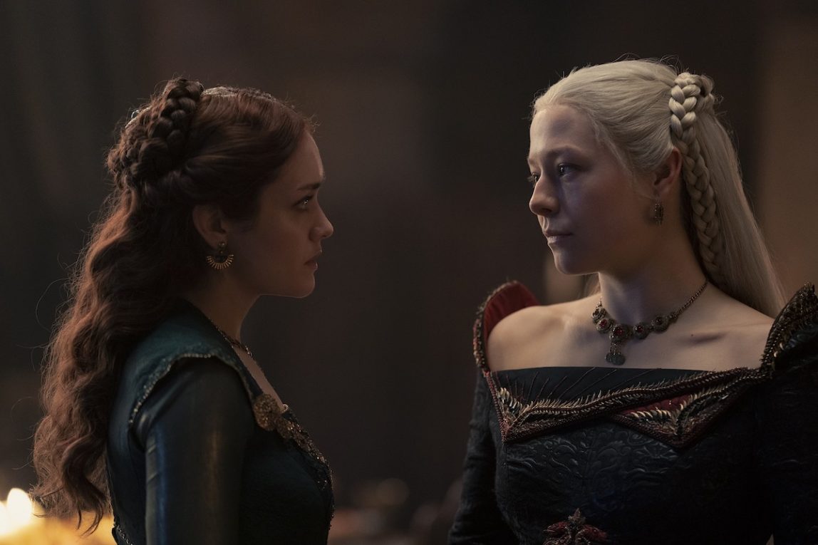 Olivia Cooke (Alicent Hightower) e Emma D'Arcy (Rhaenyra Targaryen) in una scena della prima stagione.