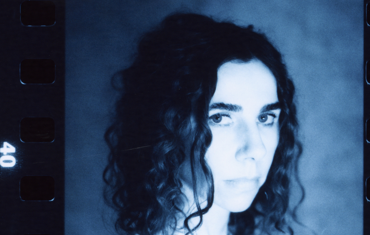 PJ Harvey, il nuovo album è ‘I Inside the Old Year Dying’