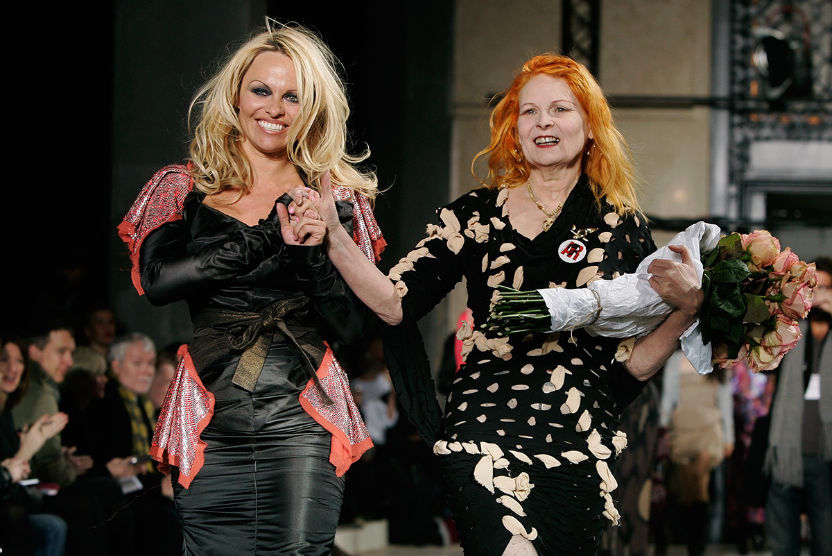 Pamela Anderson e vivienne westwood 6 marzo 2009 parigi fashion week