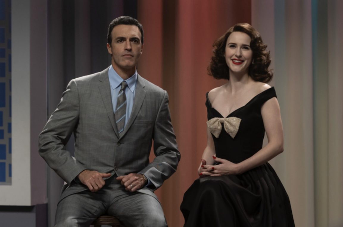 Reid Scott (Gordon Ford) e Midge (Rachel Brosnahan)