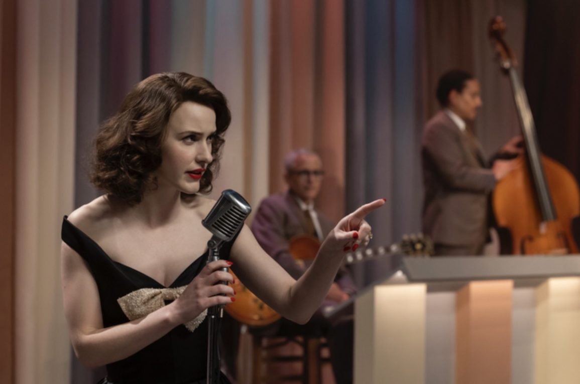 Rachel Brosnahan (Midge) nell'ultimo episodio di 'The Marvelous Mrs. Maisel'