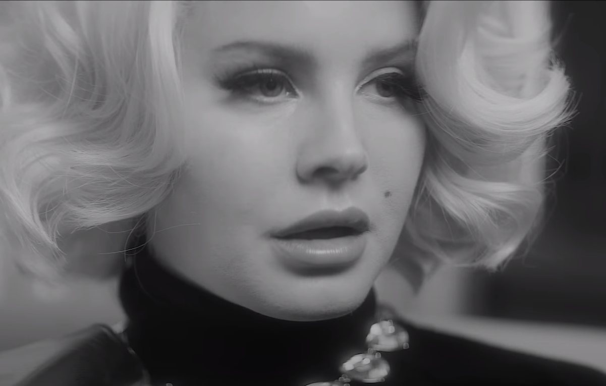 Lana Del Rey diventa Marilyn Monroe nel video di ‘Candy Necklace’