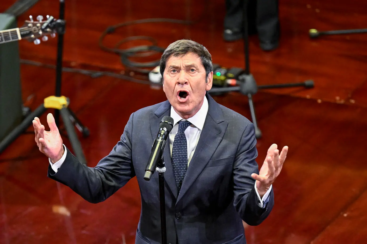 Gianni Morandi ha cantato l’inno di Mameli in Senato