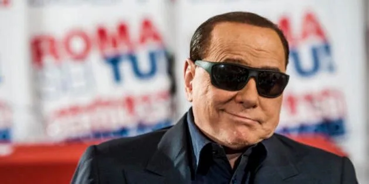 «Chi non salta comunista è». Silvio Berlusconi, un meme ante–litteram
