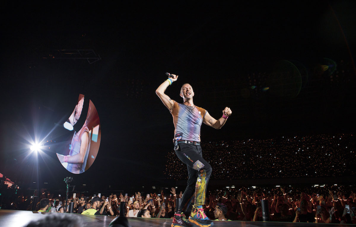 I Coldplay che suonano ‘Napule è’ di Pino Daniele è la cosa più emozionante che vedrai oggi