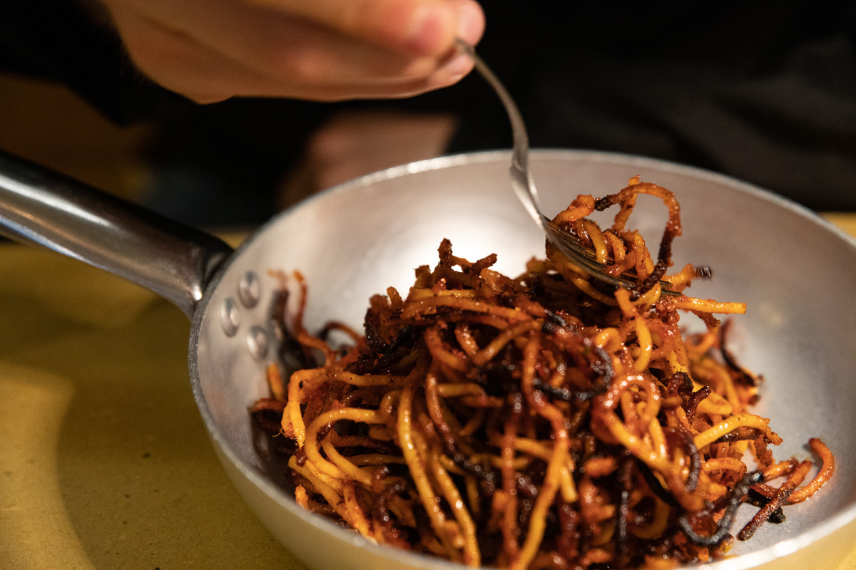 Non c’è Bari senza spaghetti all’assassina: come il piatto storico della cucina locale è diventato un cult