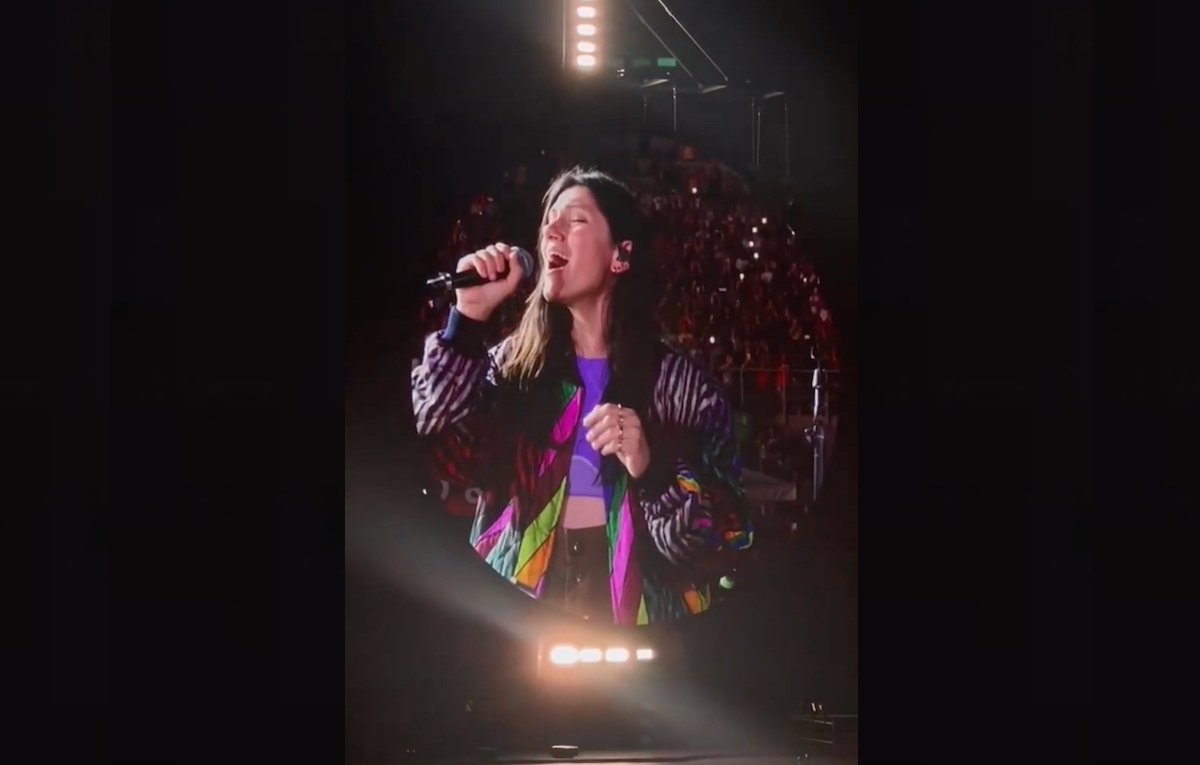 Elisa ha cantato ‘Eppure sentire’ sul palco dei Coldplay a San Siro: i video
