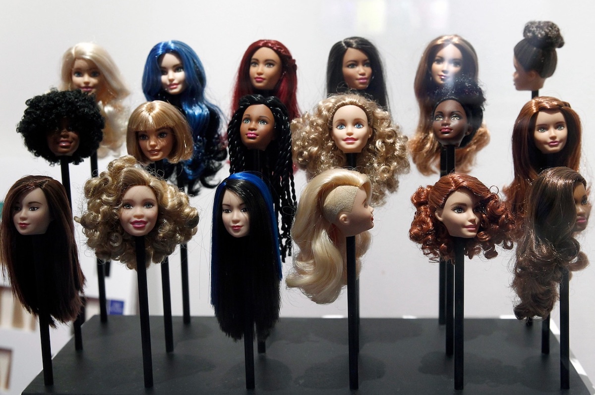 Il lato oscuro di Barbie: razzismo, sessismo e altri scandali