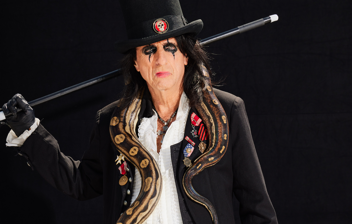 Alice Cooper teme che la transizione di genere sia «una moda passeggera»