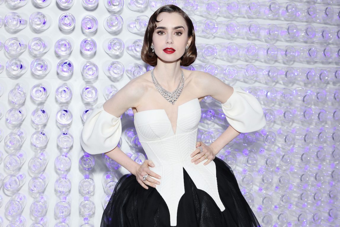 Lily Collins al 2023 Met Gala Celebrating "Karl Lagerfeld: A Line Of Beauty" - Inside