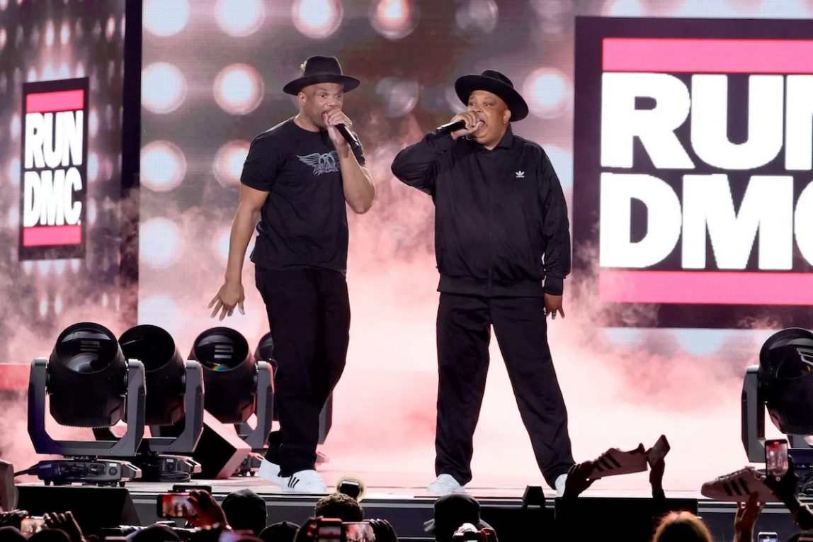 Darryl McDaniels e Joseph Simmons degli Run-D.M.C. allo Yankee Stadium