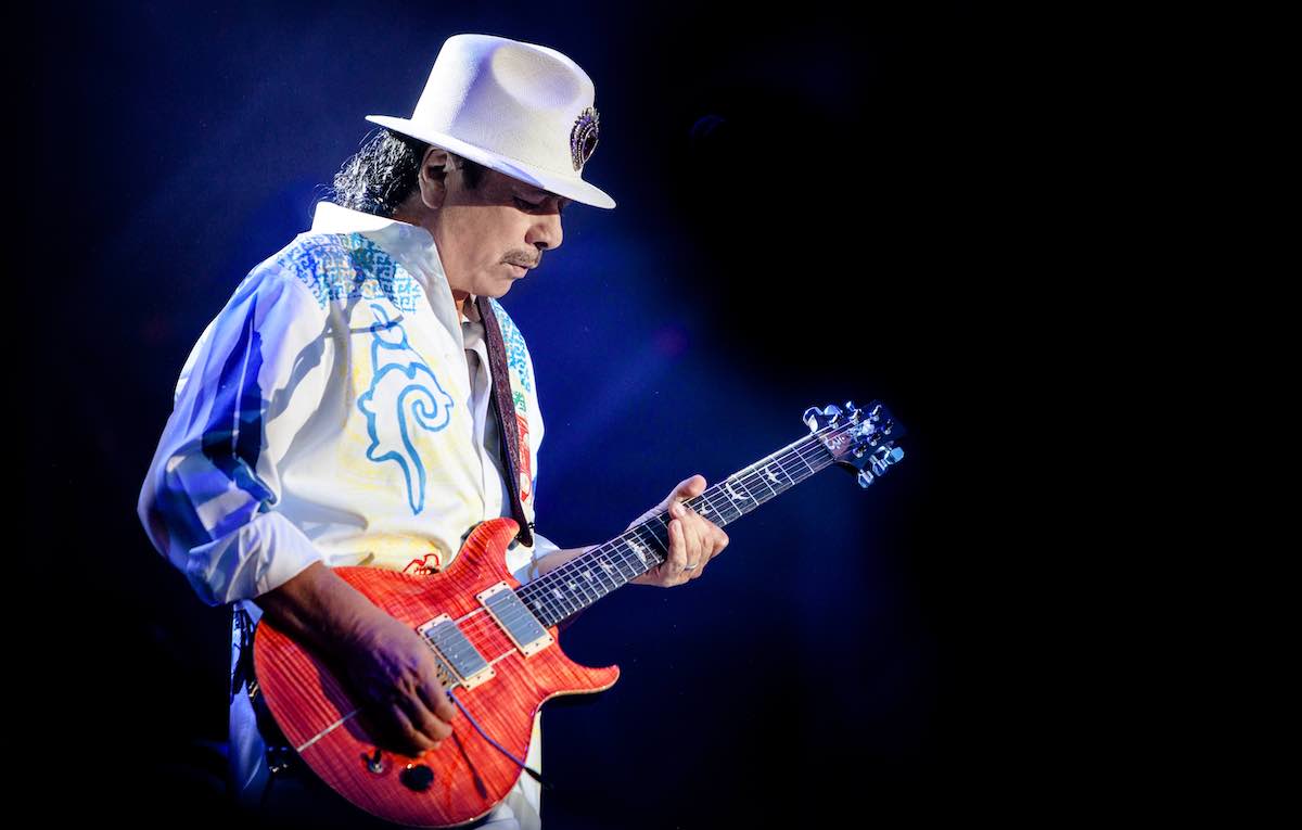 Carlos Santana dice che «una donna è una donna e un uomo è un uomo», poi si scusa