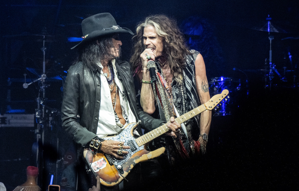 Il tour d’addio degli Aerosmith si ferma: Steven Tyler ha un problema alle corde vocali