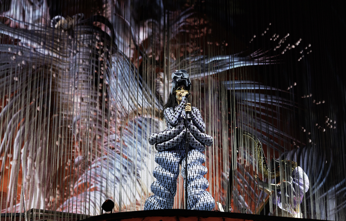 Björk a Milano ci ha mostrato la sua fantastica utopia tecno-ambientalista